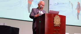 Conferencia de Alberto Ospina Taborda en la Universidad Nacional durante la presentación del convenio con Huawei.